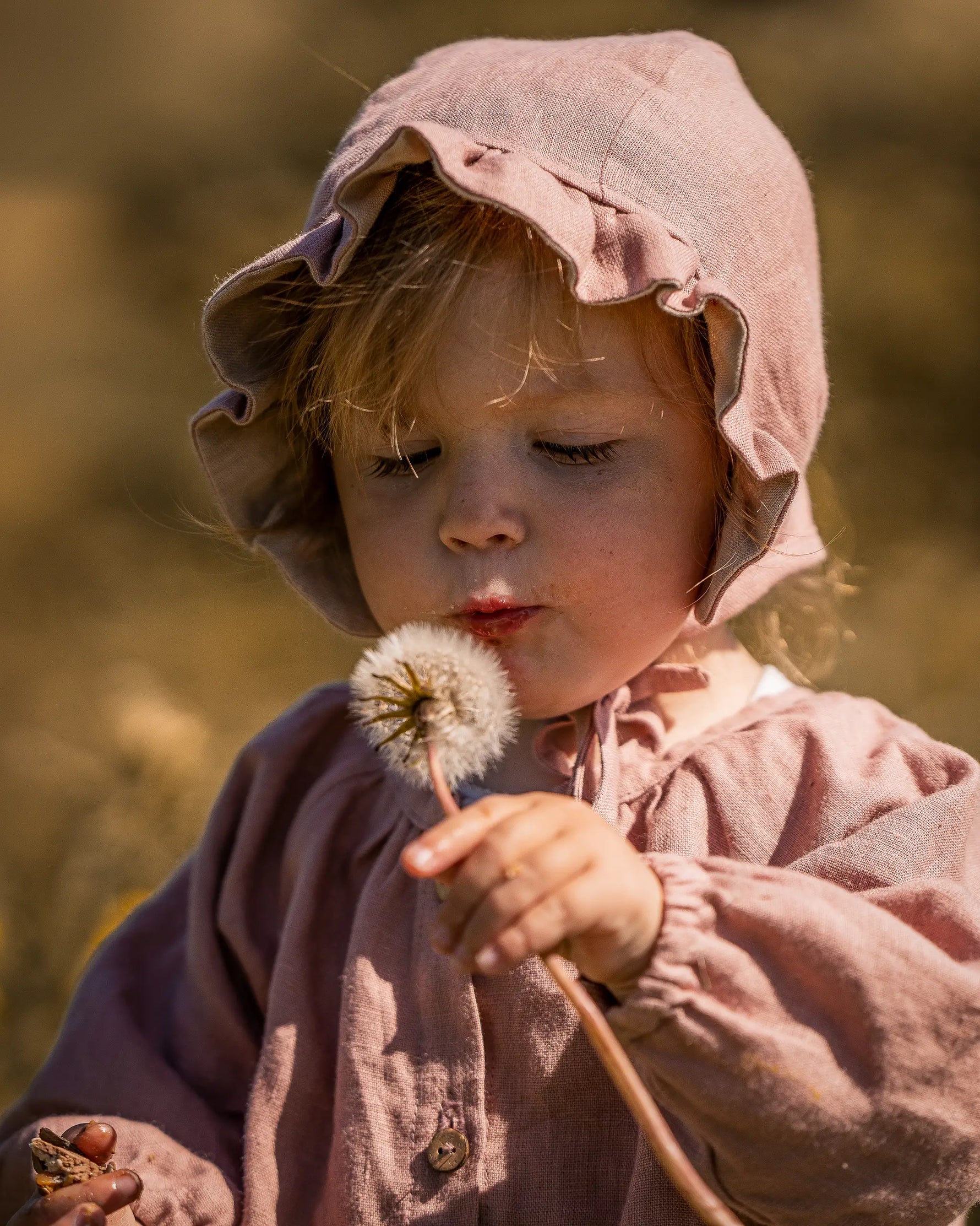 Leinen Babyhaube für Neugeborene, Babys und Kinder. Nachhaltige und hautfreundliche Babymütze für den Sommer und ideal kombinierbar mit Leinenkleidung für einen natürlichen Look.