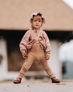 perfektes Sommer Leinen Outfit für Neugeborene und Kleinkinder für Taufe, Fotoshooting, Geburtstagsfest oder andere feierliche Anlässe. Leichte Baby Bonnet aus Leinen für Neugeborene und Kleinkinder mit natürlichem Sonnenschutz