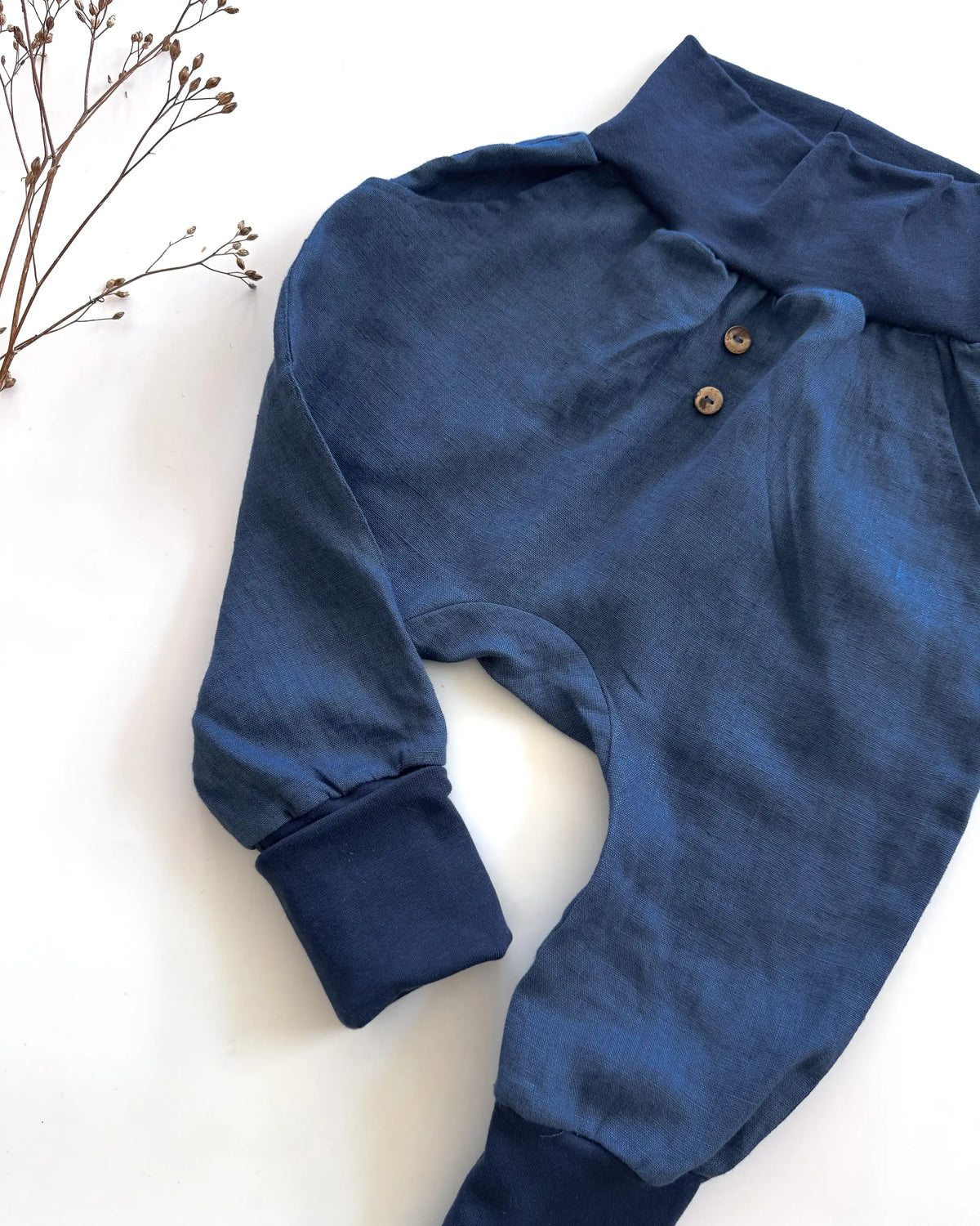 Baby und Kinderhose im Knickerbocker Style wie Michel Lönneberga aus Leinen unisex mit Taschen, weiche und robuste Kinderhose für jede Jahreszeit, bequem und vielseitig kombinierbar.