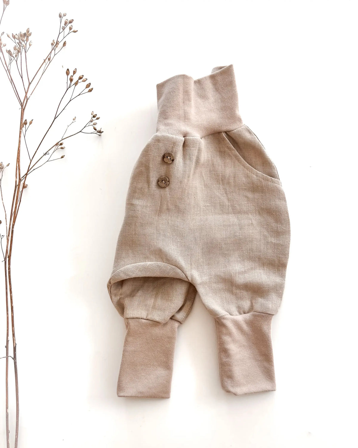 Baby Knickerbocker Leinen unisex mit Taschen, weiche und robuste Kinderhose für jede Jahreszeit, bequem und vielseitig kombinierbar.