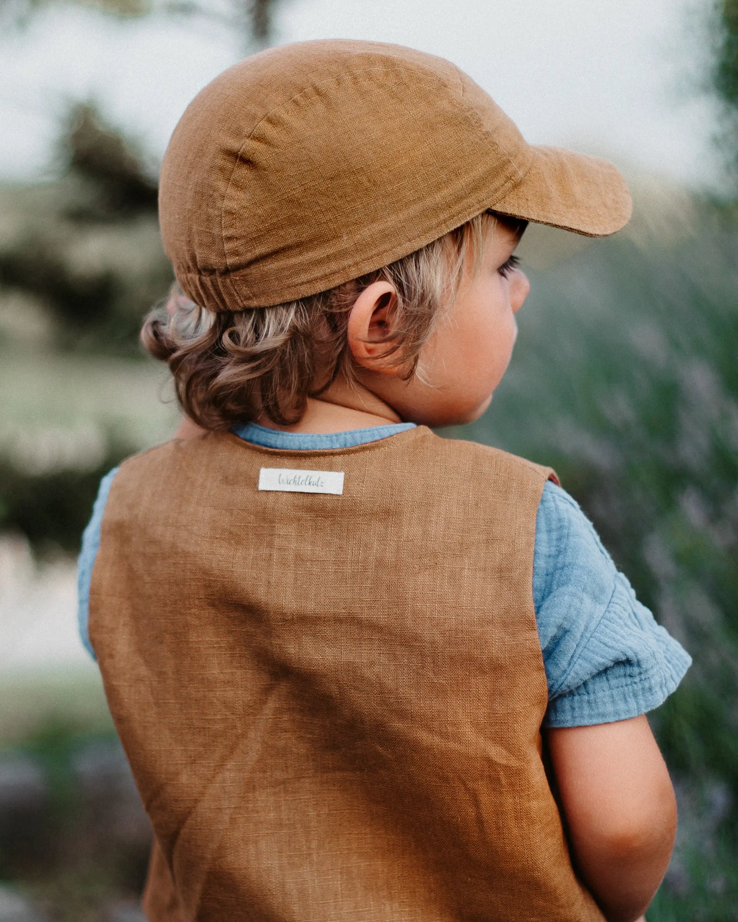 wunderbar weiche und qualitativ sehr hochwertige Leinen Cap für dein Kind und Baby. Kinder Kappe aus Leinen ist ideal für heiße Sommertage geeignet und schützt Gesicht und Kopf vor Sonneneinstrahlung.
