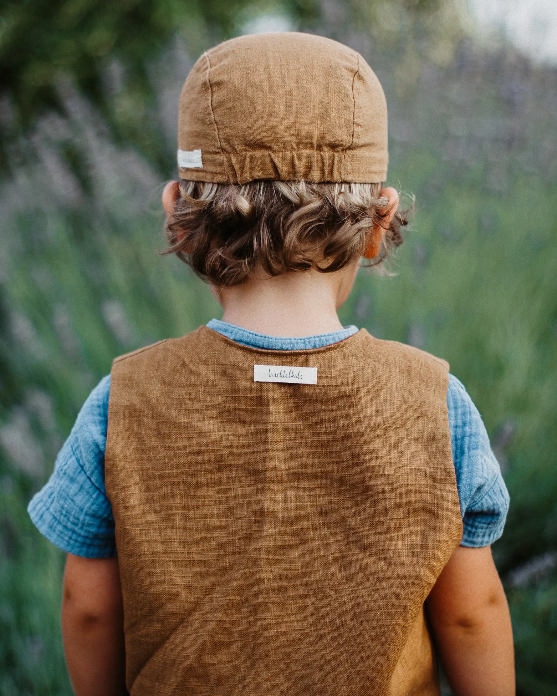 Leinen Cap für Kinder und Babys, leichte und atmungsaktive Basecap aus 100% Leinen.  Die hochwertige Leinen Cap für Kids ist ideal für heiße Sommertage geeignet und schützt Gesicht und Kopf vor Sonneneinstrahlung – ganz ohne Schwitzen