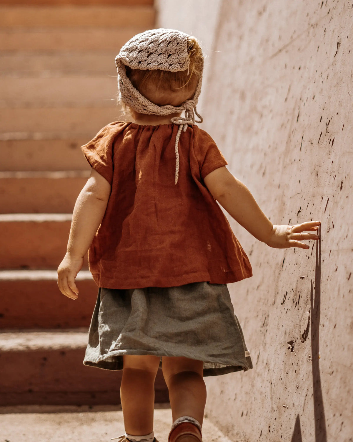 Kinder Baby Rock und Kurzarm Leinenbluse aus 100% Leinen. Atmungsaktiv und mitwachsend. Mädchen Leinen Top Shirt und Leinenrock für den Sommer zum verlieben