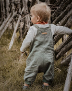 Wichtelkidz baby Romper bzw. Jumper aus 100% weichem leinen. Die bequeme Schlupflatzhose für dein Kind: EInfach reinschlüpfen und Wohlfühlen. Handmade kinderkleidung die bequem und ideal für den sommer ist