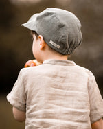 wunderbar weiche und hochwertige Leinen Cap und Leinenhemd für dein Kind und Baby. Kinder Kappe aus Leinen ist ideal für heiße Sommertage geeignet und schützt Gesicht und Kopf vor Sonneneinstrahlung ohne Schwitzen.