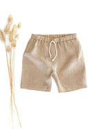Bermuda Shorts fuer Kinder und babys aus hochwertigem und weichem 100% gewaschenem Leinen. Kurze knielange Sommerhose, nachhaltig, Fair, atmungsaktiv, Antibakteriell und  bequem. Unsere Chino Shorts für Jungen und Mädchen ist luftig und leicht und ideal fuer heiße Sommertage.