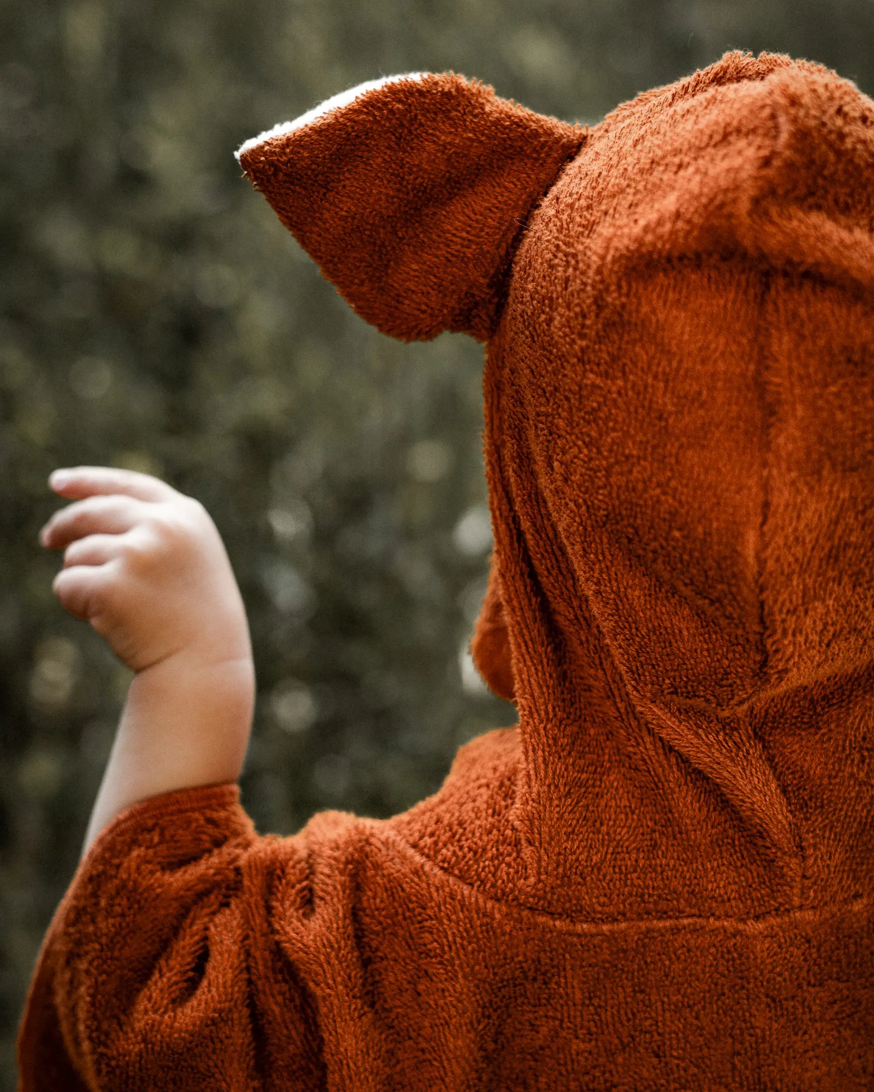 Unsere Badeponchos mit Fuchsohren sind aus kuschelweichem Frottee und dadurch hervorragend als Strandponcho oder als Kapuzenhandtuch für Babys nach dem Baden geeignet