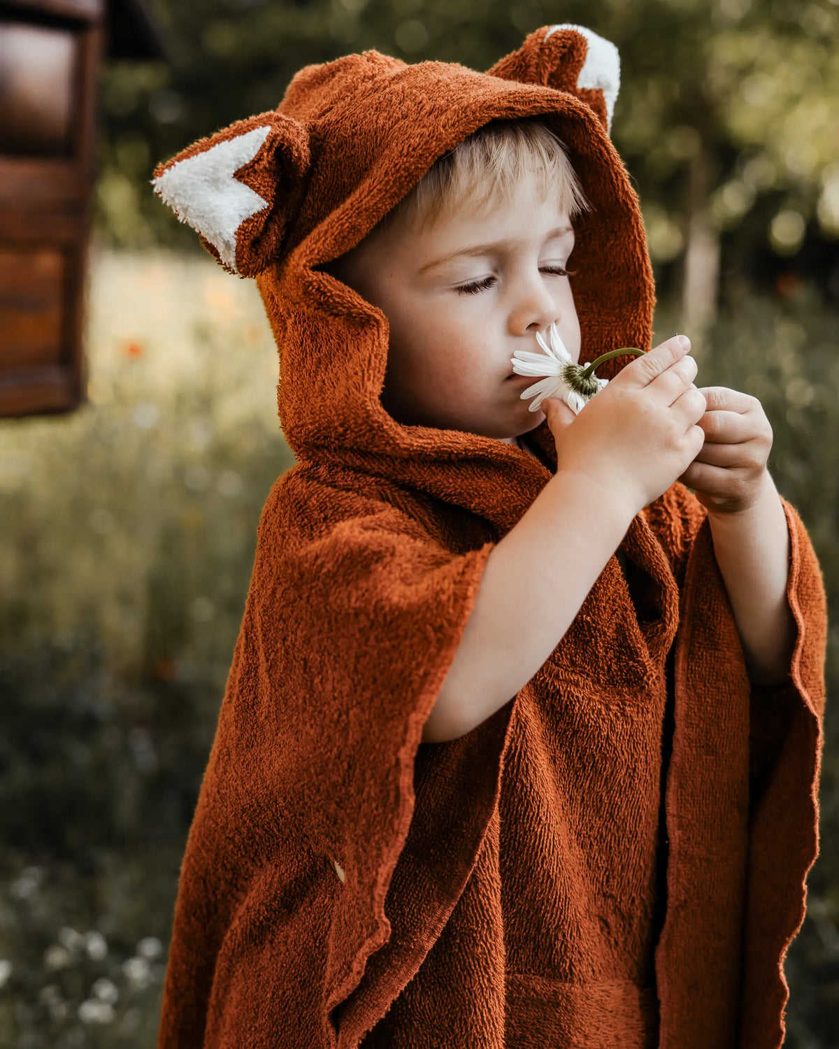 Badeponcho für Kinder und Babys in Orange mit Fuchsohren aus weichem, saugfähigem Baumwollfrottee zum Einkuscheln nach dem Baden und toll als Geschenk zur Geburt oder zum ersten Geburtstag