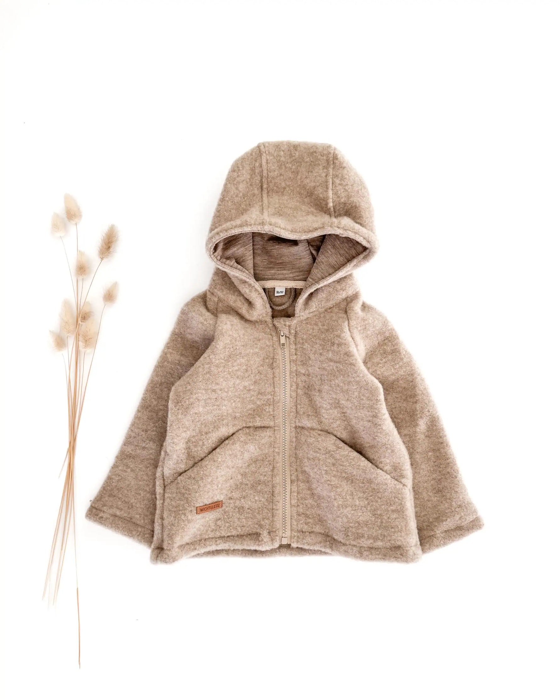 Kinder Wollfleece Jacke aus Bio Merinowolle in Sand Meliert, weich und atmungsaktiv für Alltag, Kindergarten und kühle Tage im Frühling und Herbst
