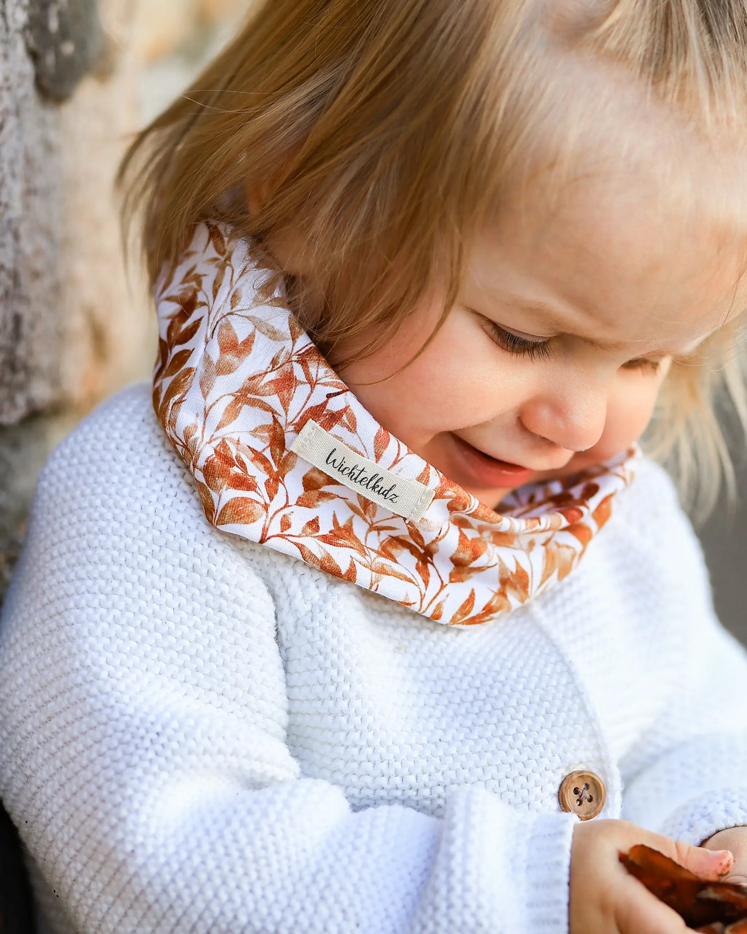 Weicher Loop aus Baumwolljersey für Babys, nachhaltige Kinderkleidung für Übergangszeit und Winter, angenehm zu tragen und leicht anzuziehen