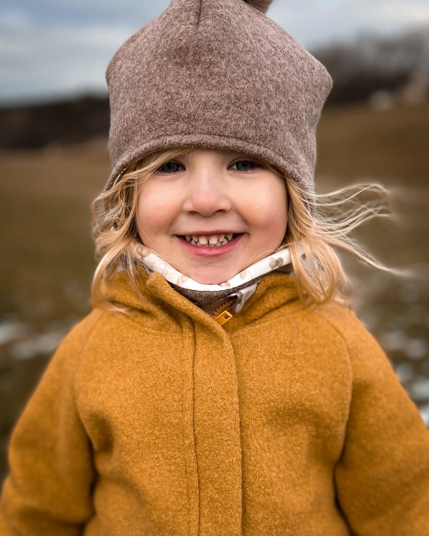 Baby Walkmütze aus 100% Schurwolle mit weichem Bio Baumwollfutter, ideal für kalte Tage und windiges Wetter