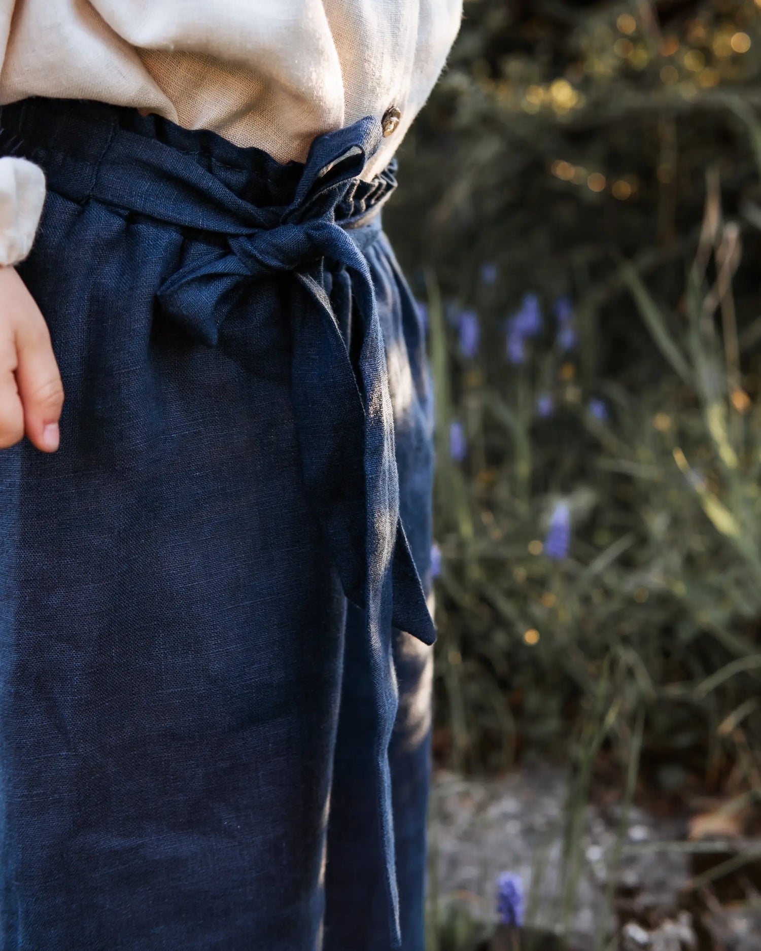 Mädchen Sommerhose Culotte aus Leinen mit Paperbag-Bund und Bindeschleife, bequem und mitwachsend für Alltag und Freizeit