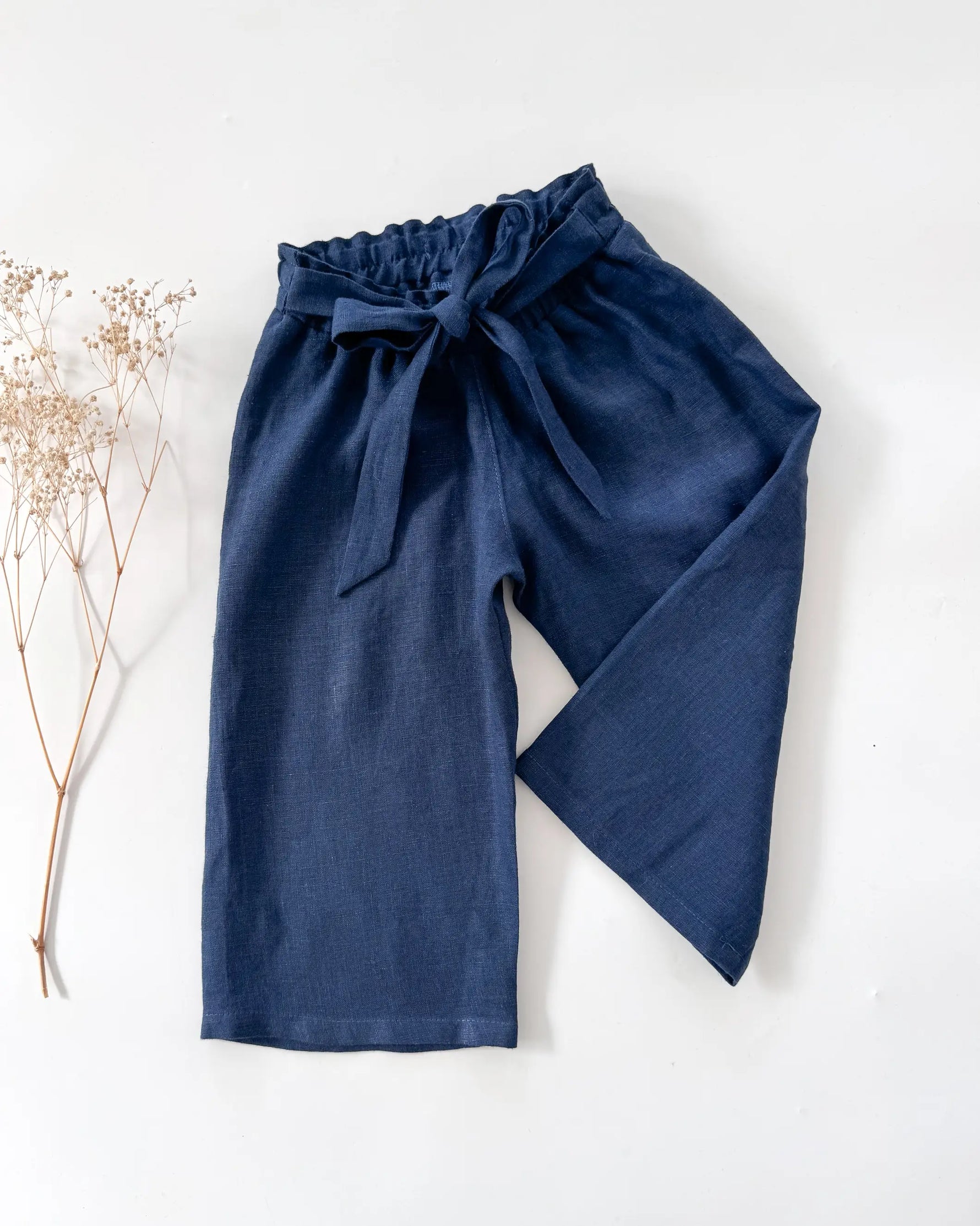 weite Kinder Sommerhose aus Leinen mit elastischem Bund, bequem und individuell anpassbar mit schöner Schleife zum Binden