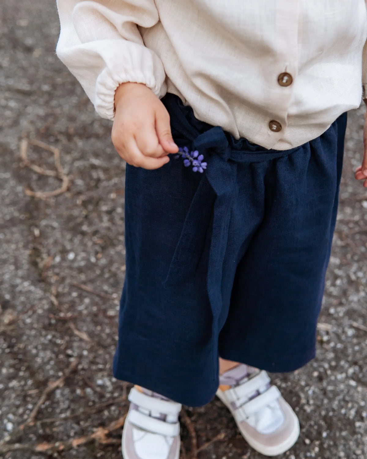 Kinder Culotte aus Leinen mit Paperbag-Bund und Bindeschleife, bequem und mitwachsend für Alltag und Freizeit