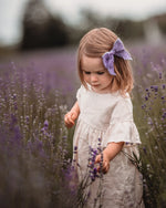 Leinen Haarschleife Kinder, zart und verspielt, perfekt für Hochzeit, Taufe und besondere Anlässe. Kinder Haarspange mit Schleife aus Leinen für Kinder, leichtes und weiches Accessoire für Babys und Mädchen. Fair und nachhaltig made in Germany