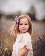 Blumenmädchen Haarschmuck Leinen Schleife, elegantes Accessoire für festliche Kinder Outfits. Kinder Haarspange mit Schleife aus Leinen für Kinder, leichtes und weiches Accessoire für Babys und Mädchen. Fair und nachhaltig made in Germany