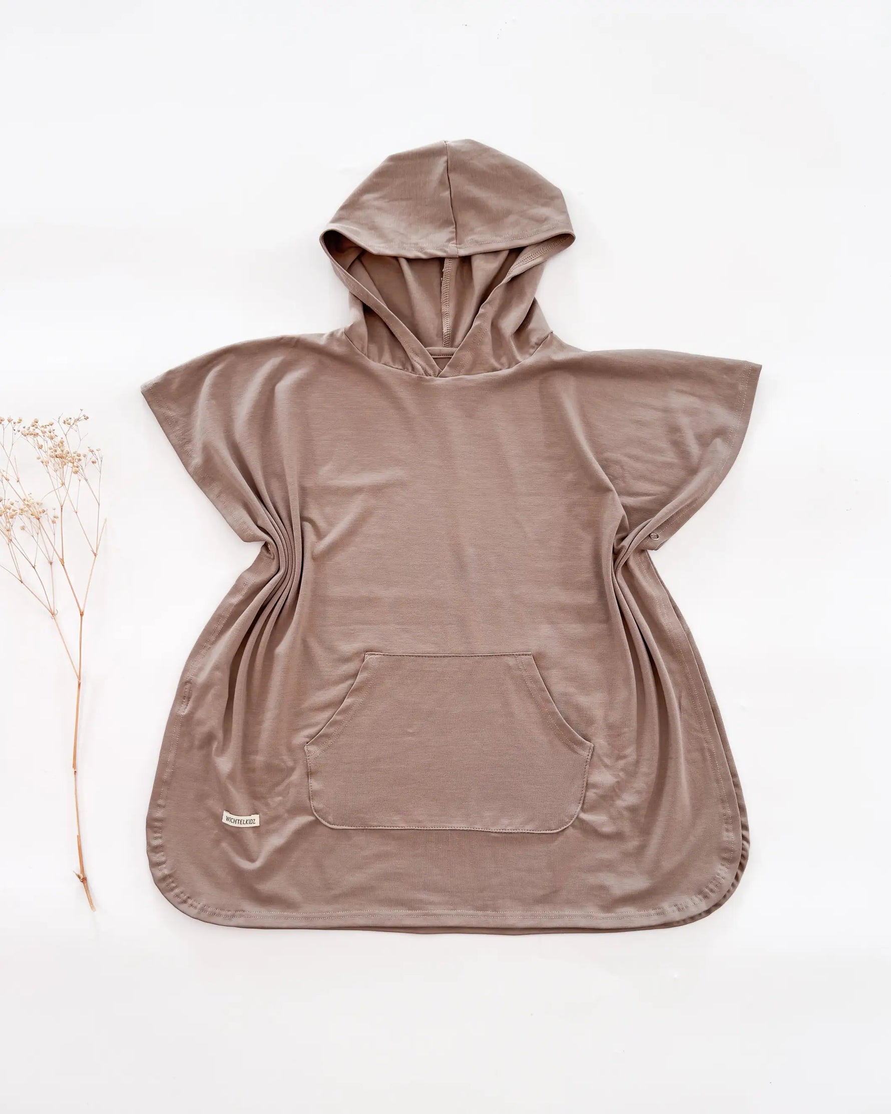 Atmungsaktiver Badeponcho ohne Beschichtung mit hohem natürlichem Sonnenschutz für Kinder und Babys in der Farbe Sand – perfekt für Sommer und Urlaub