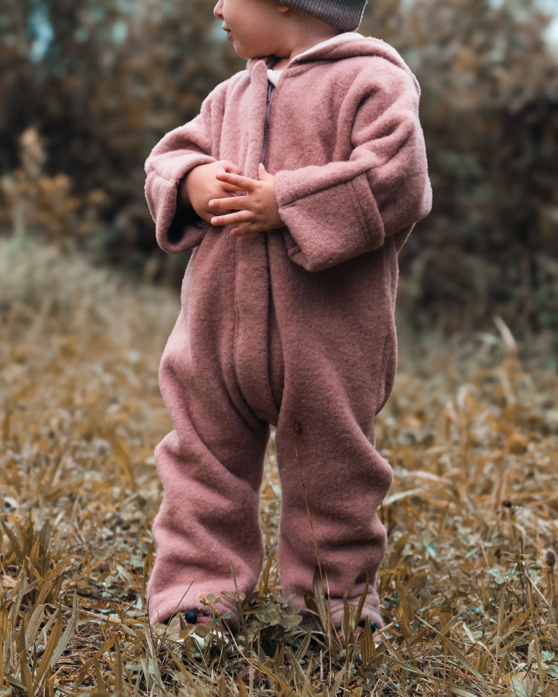 Wollfleece Overall aus merino wolle für Kinder und babys. mit praktischen umschlagbündchen als handschuh ersatz