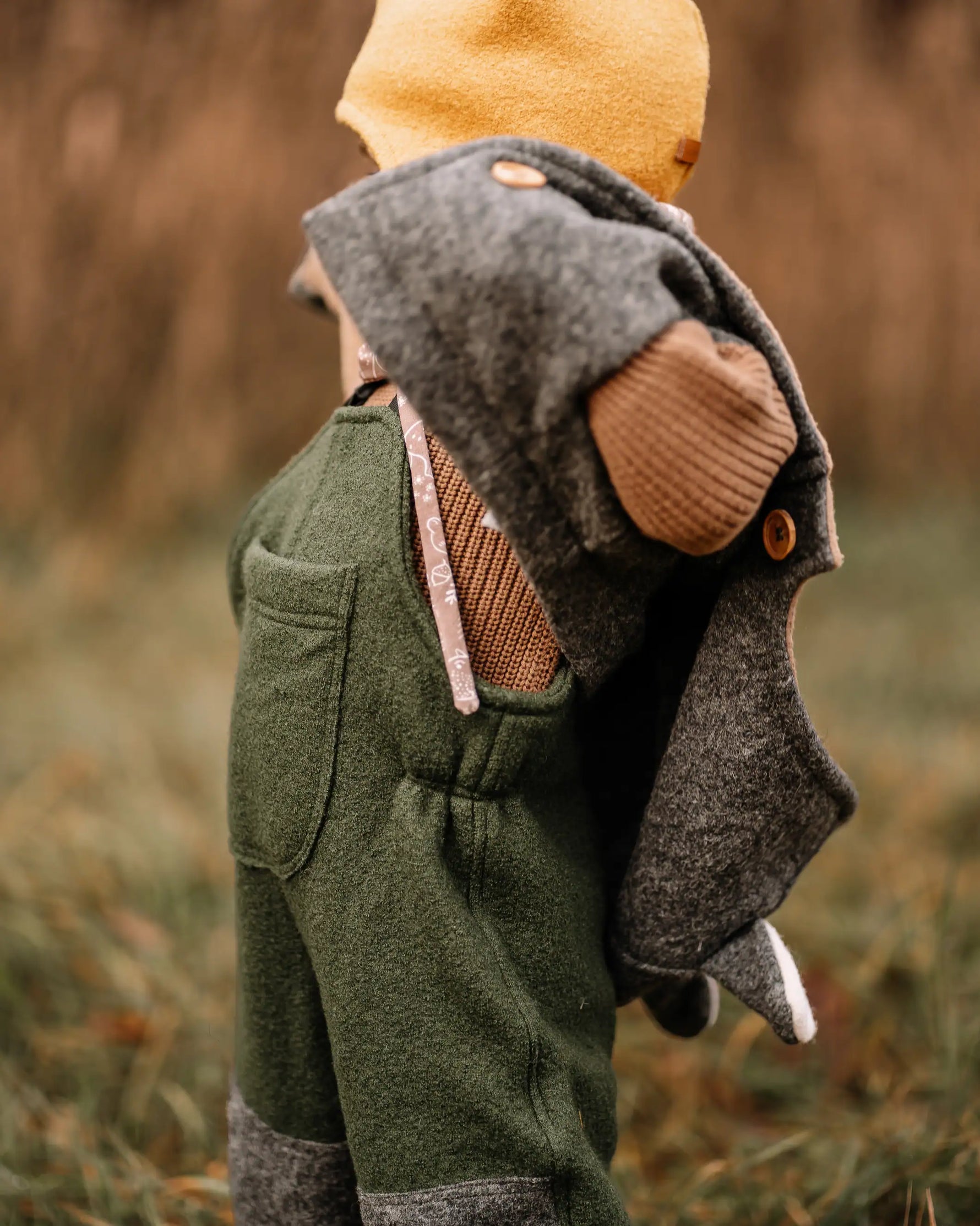 Wollwalk Latzhose für kinder und Babys mit Gummizug für guten Sitz und wohlige Wärme