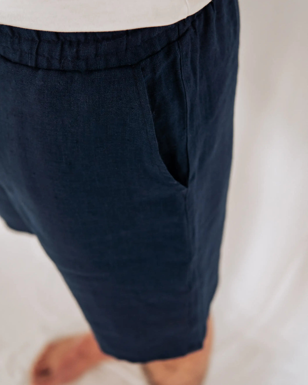 knielange Leinen Shorts für Männer mit Taschen, ideal für heiße Tage durch atmungsaktives Naturmaterial