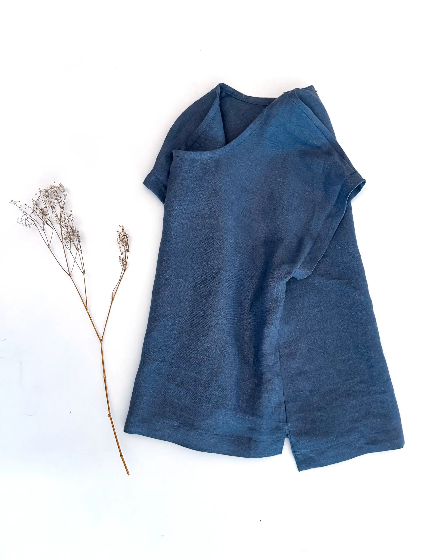Frauen Sommershirt aus 100% Leinen, luftig und atmungsaktiv, ideal für heiße Tage und deine Capsule Wardrobe.