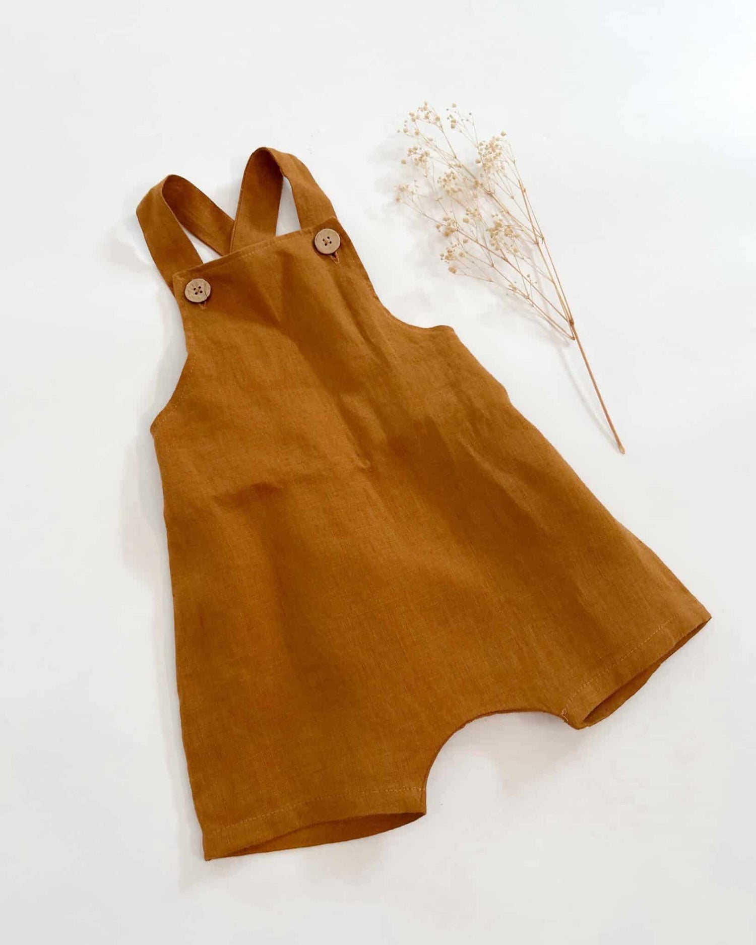 Sofortkauf: kurze Leinen Latzhose/ Salopette in Zimt, Gr. 74/80