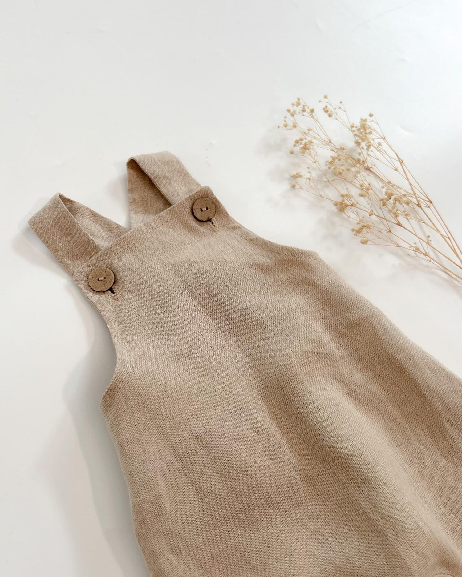 Sofortkauf: lange Leinen Latzhose/ Salopette in Sand, Gr. 62/68