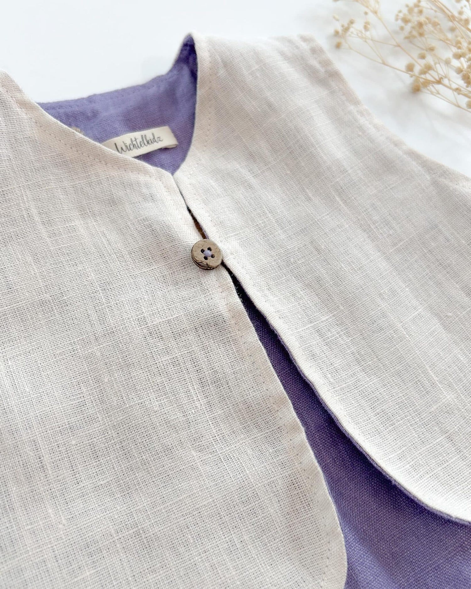 Sofortkauf: Leinen Weste in Wollweiß & Lavendel, Gr. 62/68