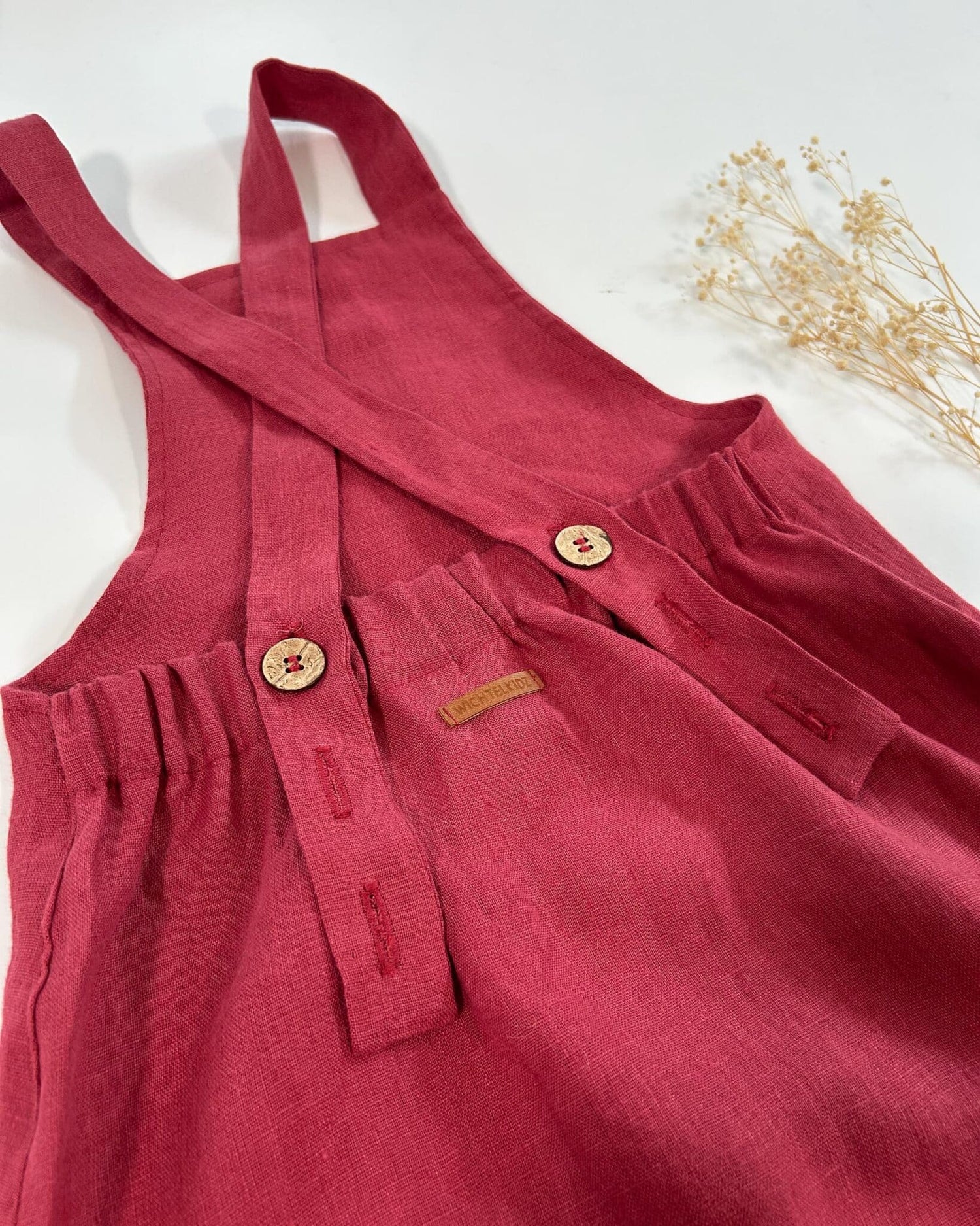Sofortkauf: lange Leinen Latzhose/ Salopette mit Taschen in Himbeere, Gr. 110/116