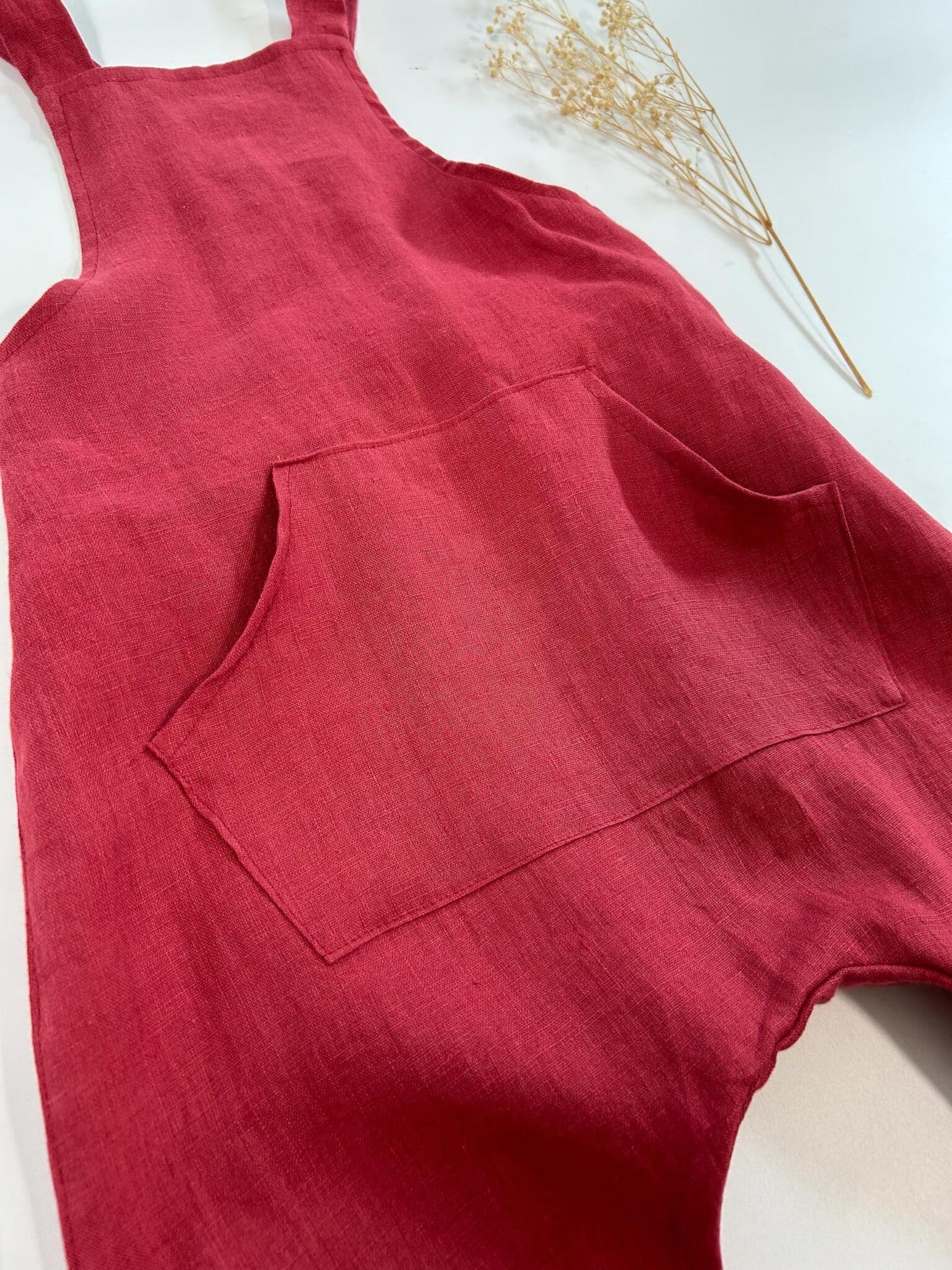 Sofortkauf: lange Leinen Latzhose/ Salopette mit Taschen in Himbeere, Gr. 110/116