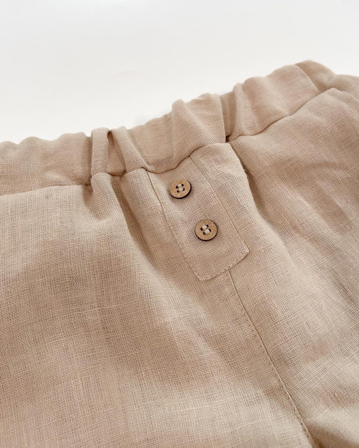 Sofortkauf: Kinder Leinenshorts in Sand mit Knopfleiste, Gr. 134/140