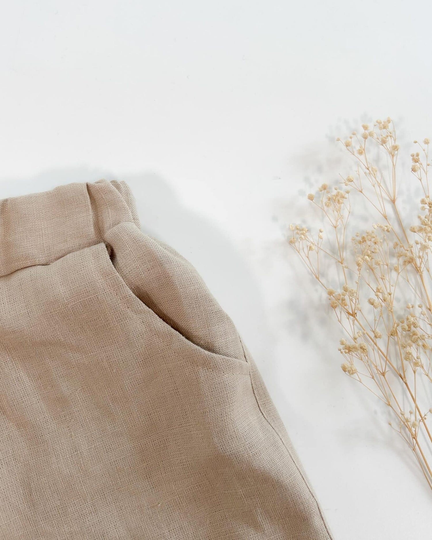 Sofortkauf: Kinder Leinenshorts in Sand mit Knopfleiste, Gr. 134/140