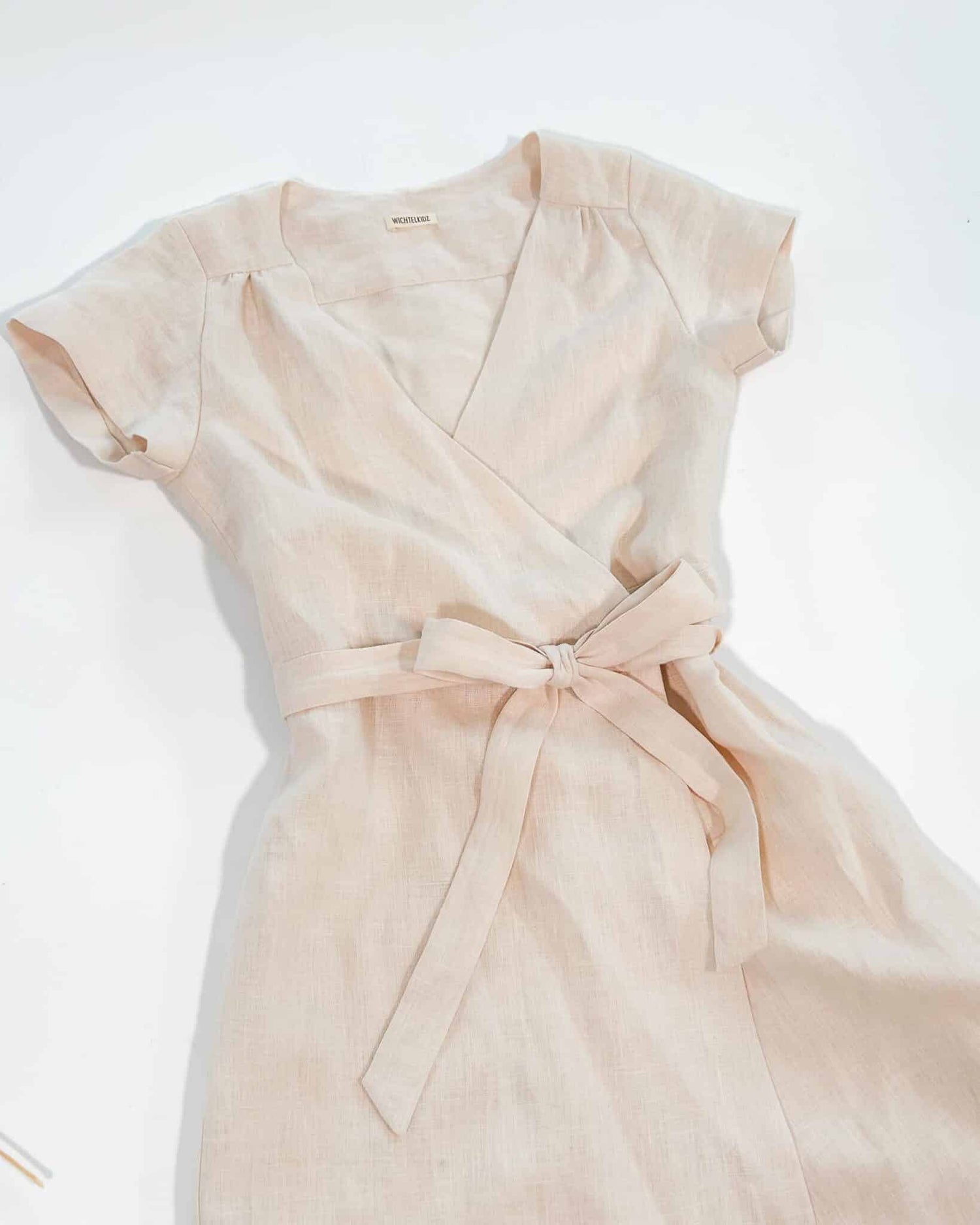 Sofortkauf: wandenlanges Damen Wickelkleid aus Leinen in Wollweiß, Gr. S (34/36)