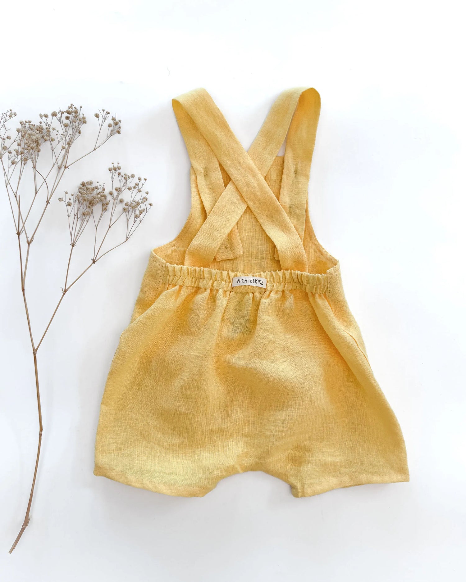 Sofortkauf:kurze Leinen Latzhose mit Bauchtasche in Buttergelb, Gr. 62/68