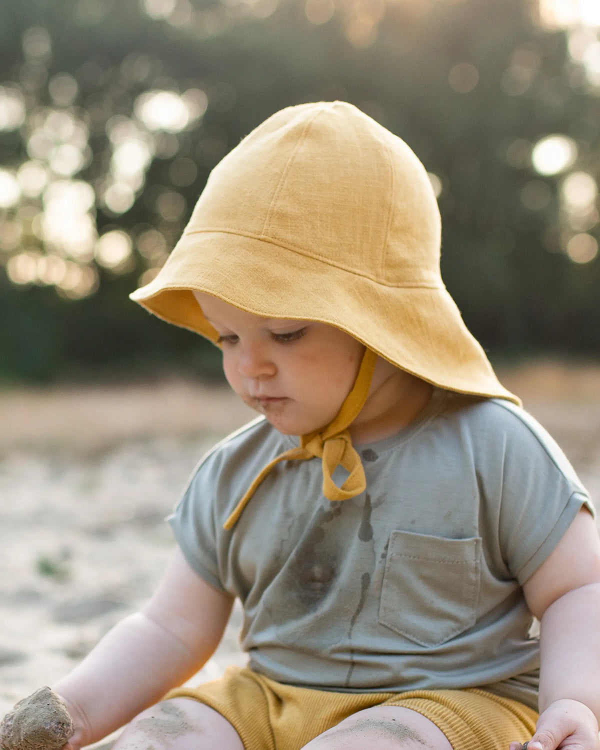 nachhaltiges Kinder und Baby Sonnencape aus Leinen mit Kappe und Nackenschutz