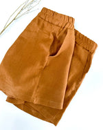 Sommer Shorts Damen nachhaltig, schlicht und zeitlos, perfekt für Urlaub und Freizeit.