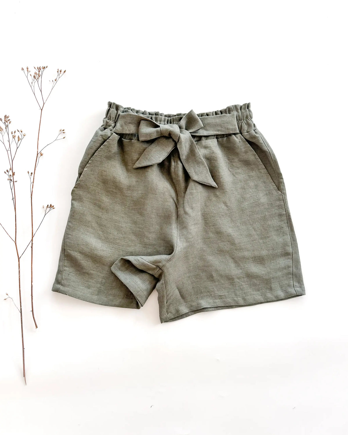 Damen Paperbag Leinenshorts - kurze Sommer Hose für Frauen in Olive/olivgrün