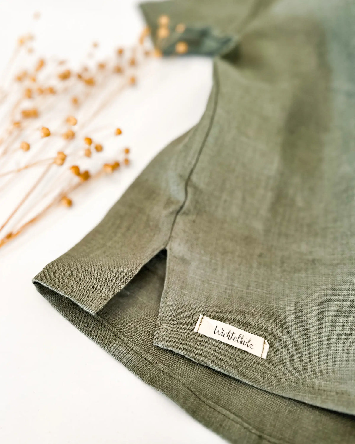 Kurzarm Leinenshirt für Babys und Kinder mit Knopfleiste, luftiges Sommer Shirt aus 100% Leinen, bequem und atmungsaktiv.