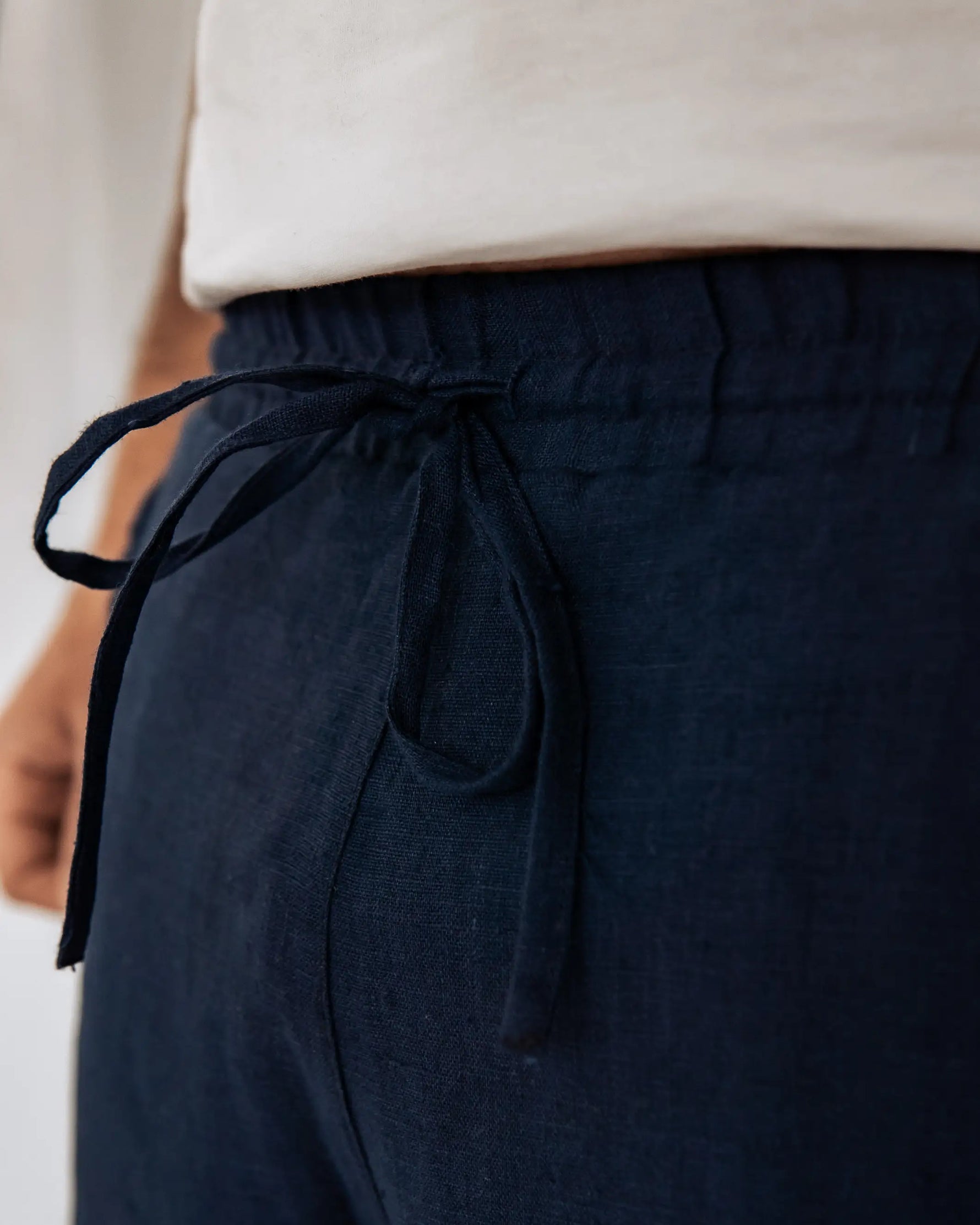 Herren Leinenhose mit Kordelzug aus Leinen zum Binden, bequem und vielseitig für sommerliche Outfits