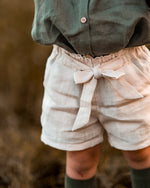 Paperbag Shorts Kinder aus Leinen mit Schleife, luftige Sommerhose für Babys und Mädchen, bequem und verspielt. Atmungsaktiv, ideal für warme Tage und sommerliche Outfits.