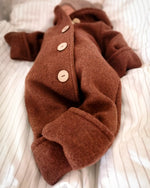 gefütterter Babyoverall aus Merino Wollwalk mit praktischen umschlagbündchen für Hände und Füße 