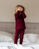 Kinder Merino Underwear aus kuschelweicher Wolle. Robust und langlebige Merinowolle als Langarm-Shirt und Kinderhose - ideal für den Waldkindergarten unter der Wollwalk-Kleidung