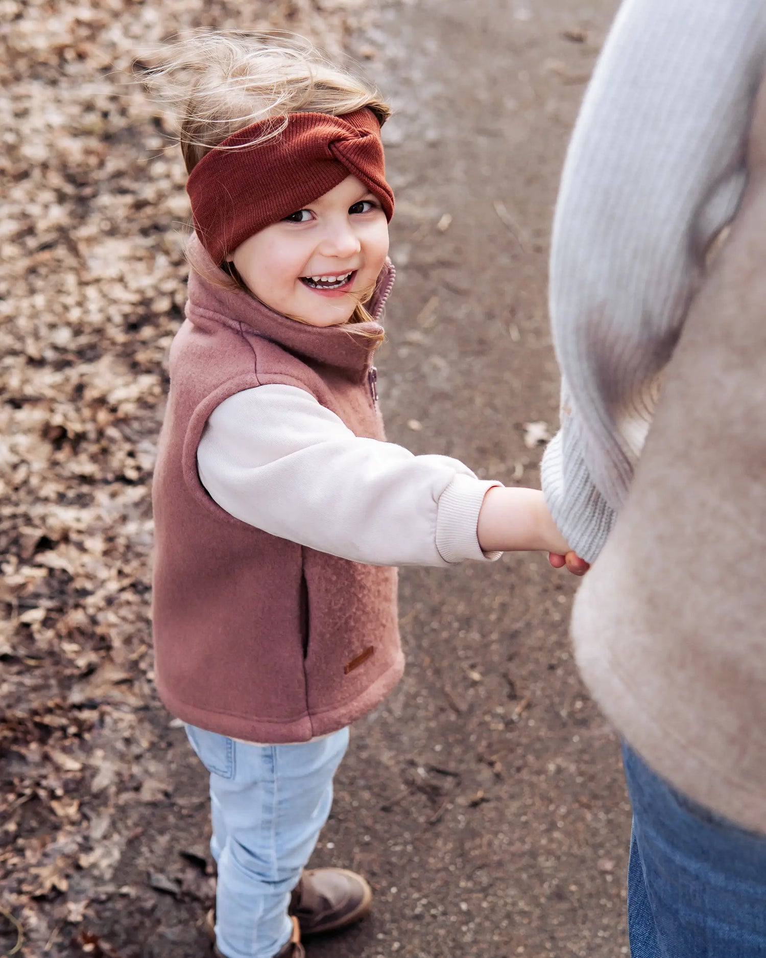 Kinder Wollfleece Weste aus Bio Merinowolle in Altrosa, weich und atmungsaktiv für Alltag, Kindergarten und kühle Tage im Frühling und Herbst