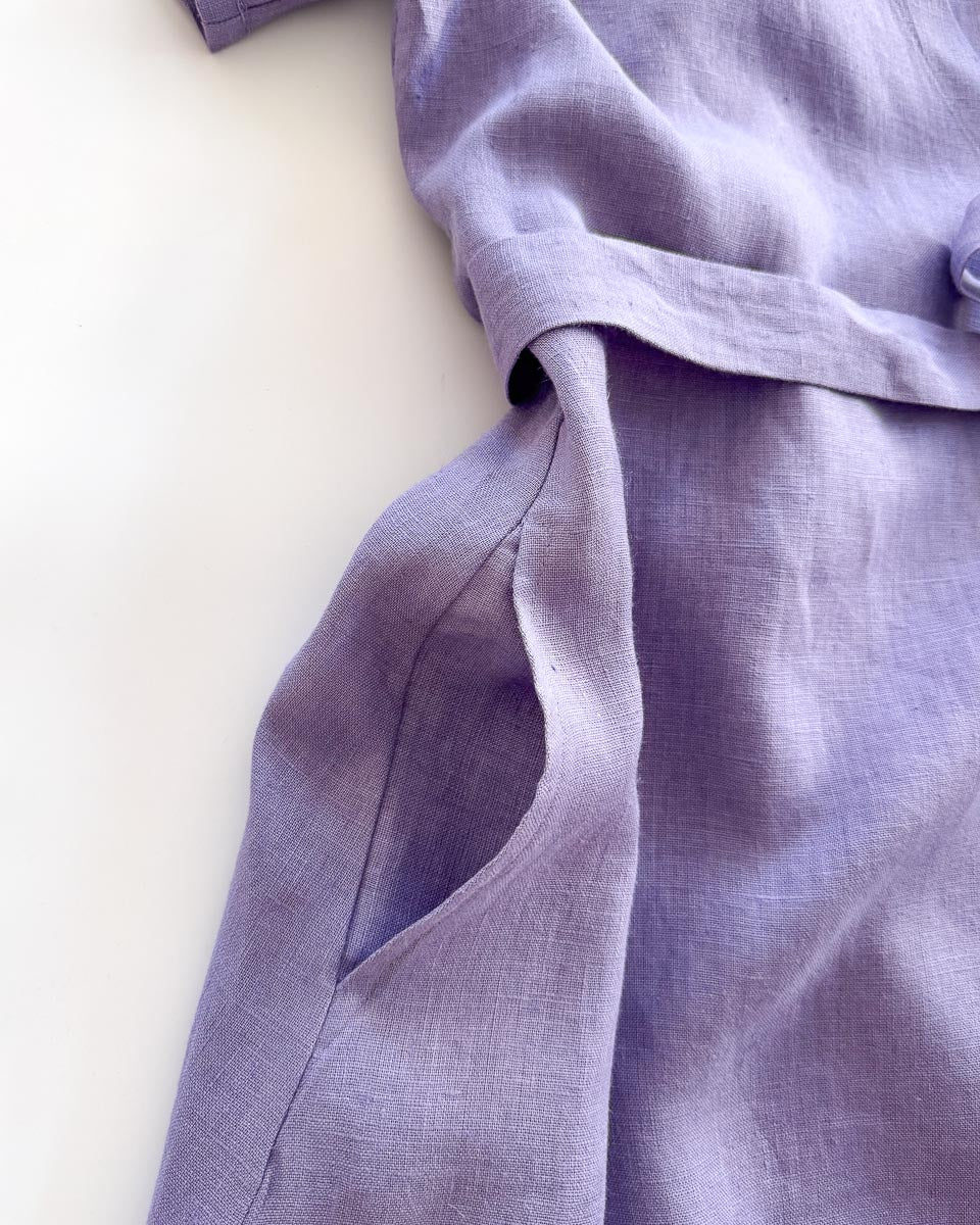 Sofortkauf: knielanges Damen Wickelkleid aus Leinen mit Taschen in Lavendel, Gr. M (38/40)