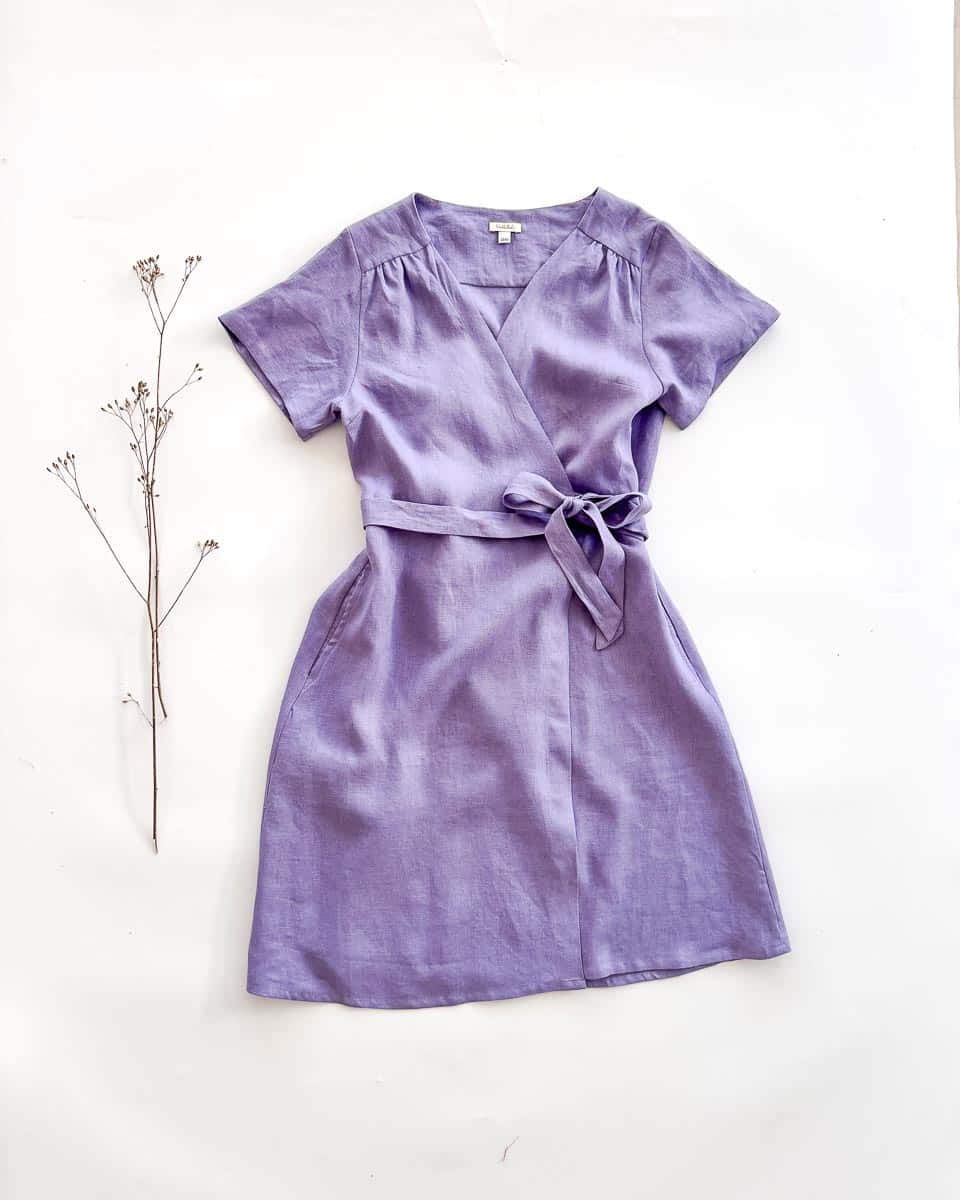 Sofortkauf: knielanges Damen Wickelkleid aus Leinen in Lavendel, Gr. M (42/44)