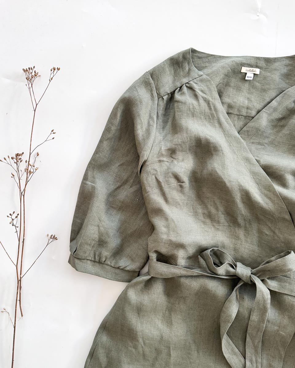 Sofortkauf: wadenlanges Damen Wickelkleid aus Leinen in Olive, Gr. XL (46/48)