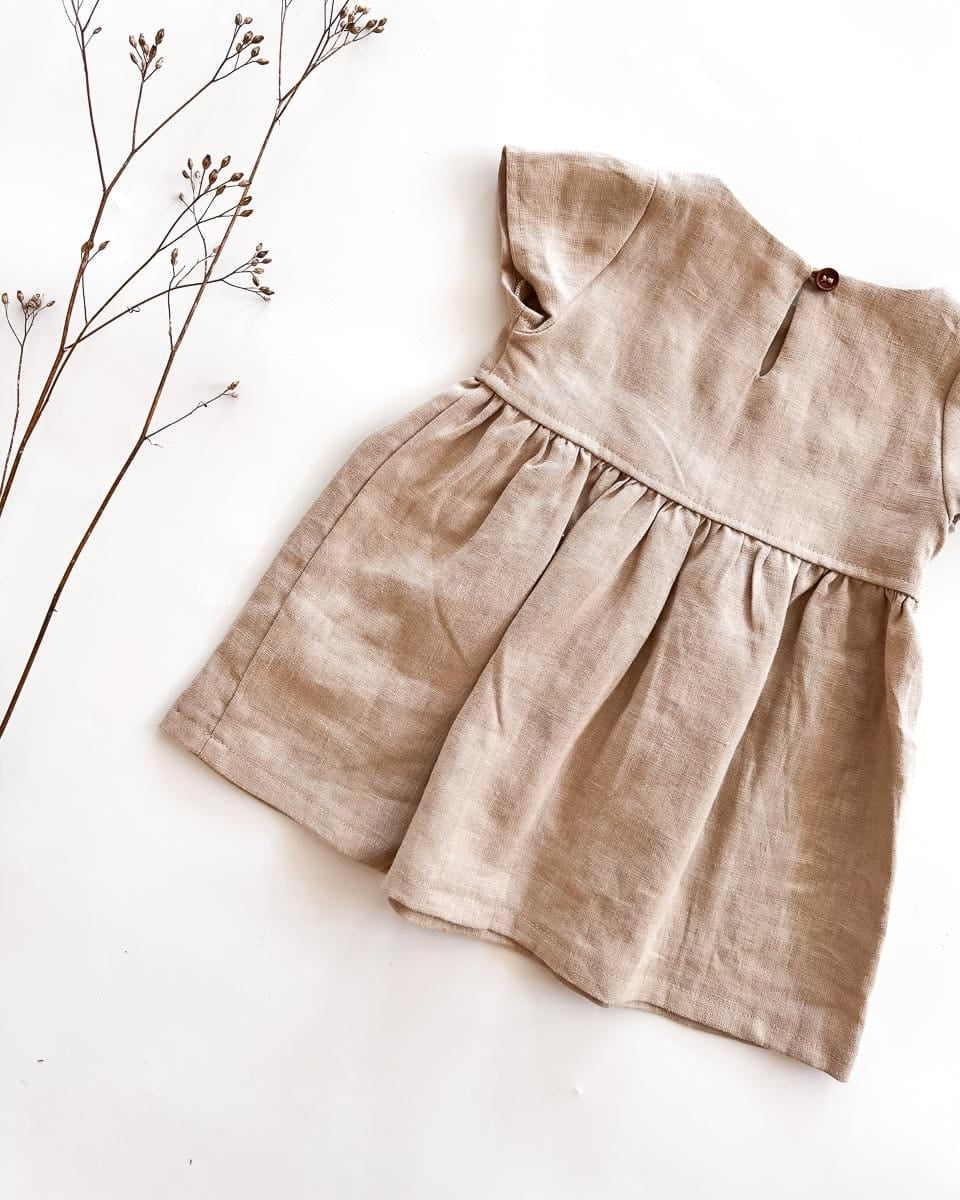 Sofortkauf: Leinenkleid mit kurzen Ärmeln und Taschen in Sand, Gr. 74/80