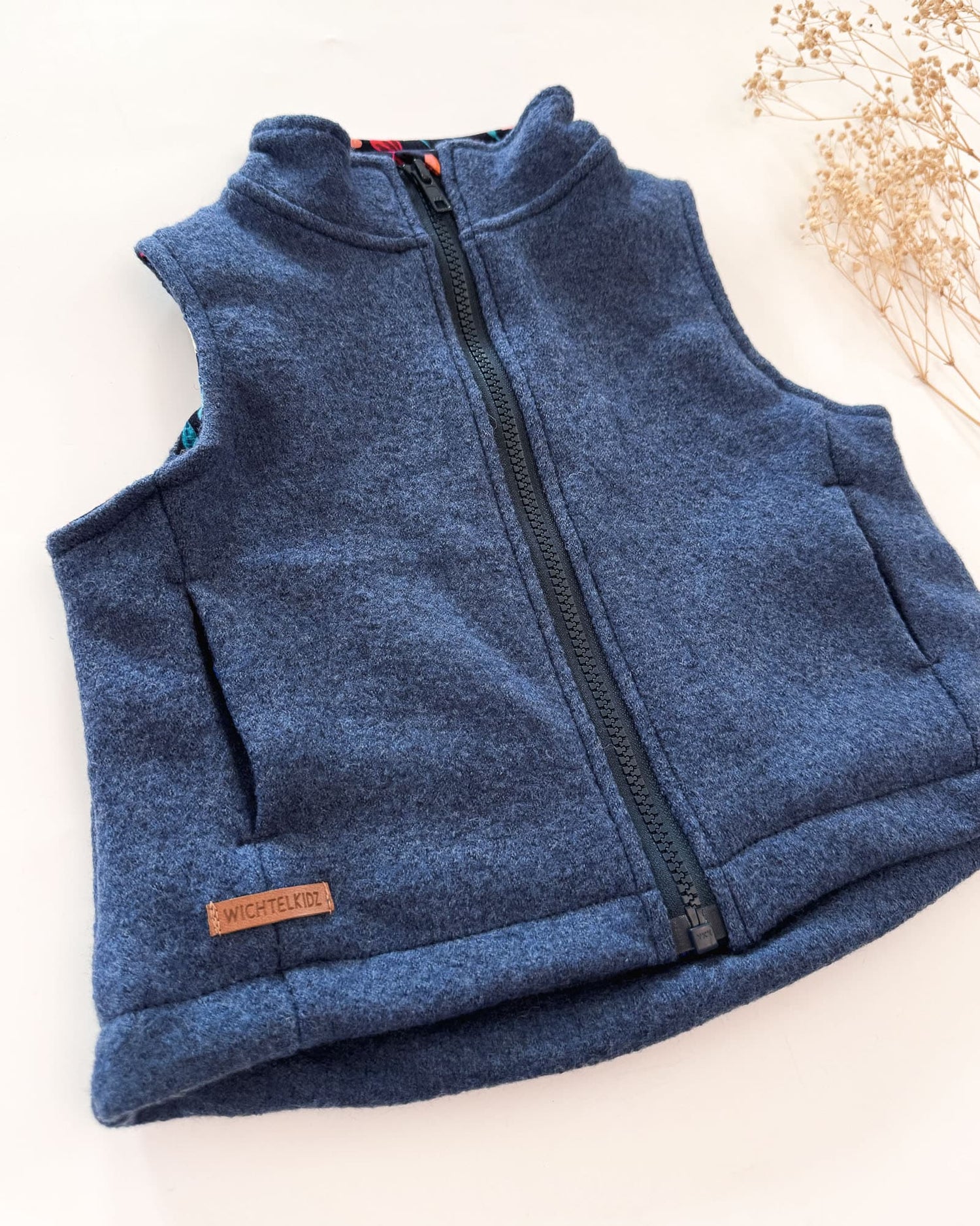 Sofortkauf: Merino-Walkweste mit Reißverschluss in Jeansblau/Flowerfield, Gr. 74/80