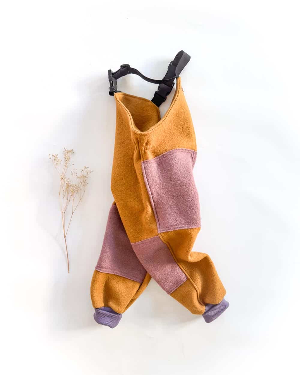 Sofortkauf: Walk-Latzhose Senf mit Knie und Po-Verstärkung in Altrosa, Gr. 98/104