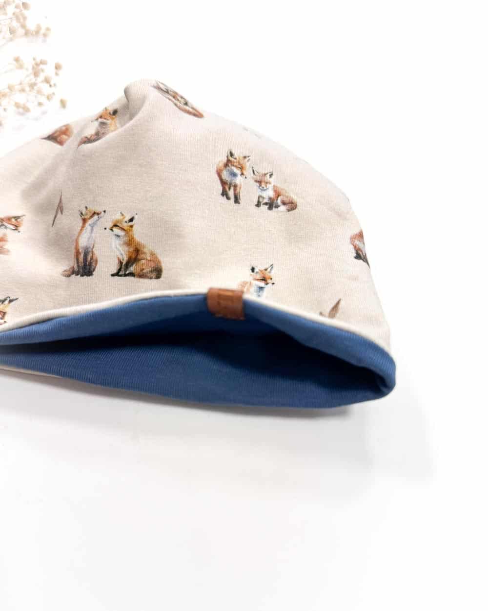Sofortkauf: Wende-Beanie Rauchblau/Fuchsliebe, Gr. 40-42 (ca. 4-5 Monate)